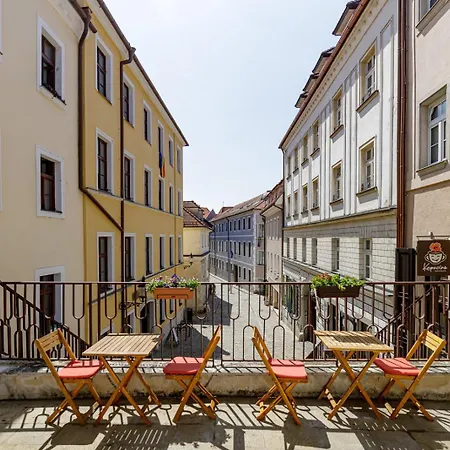 Klariska Near Michael's Gate Apartment Pressburg
